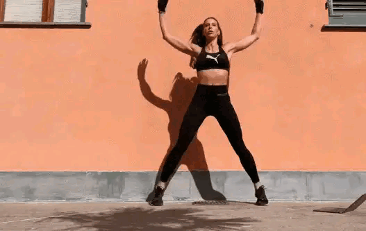 高抬腿 97年校花女神,萝莉脸庞搭配魔鬼身材,被称为“最优黄金比美女”