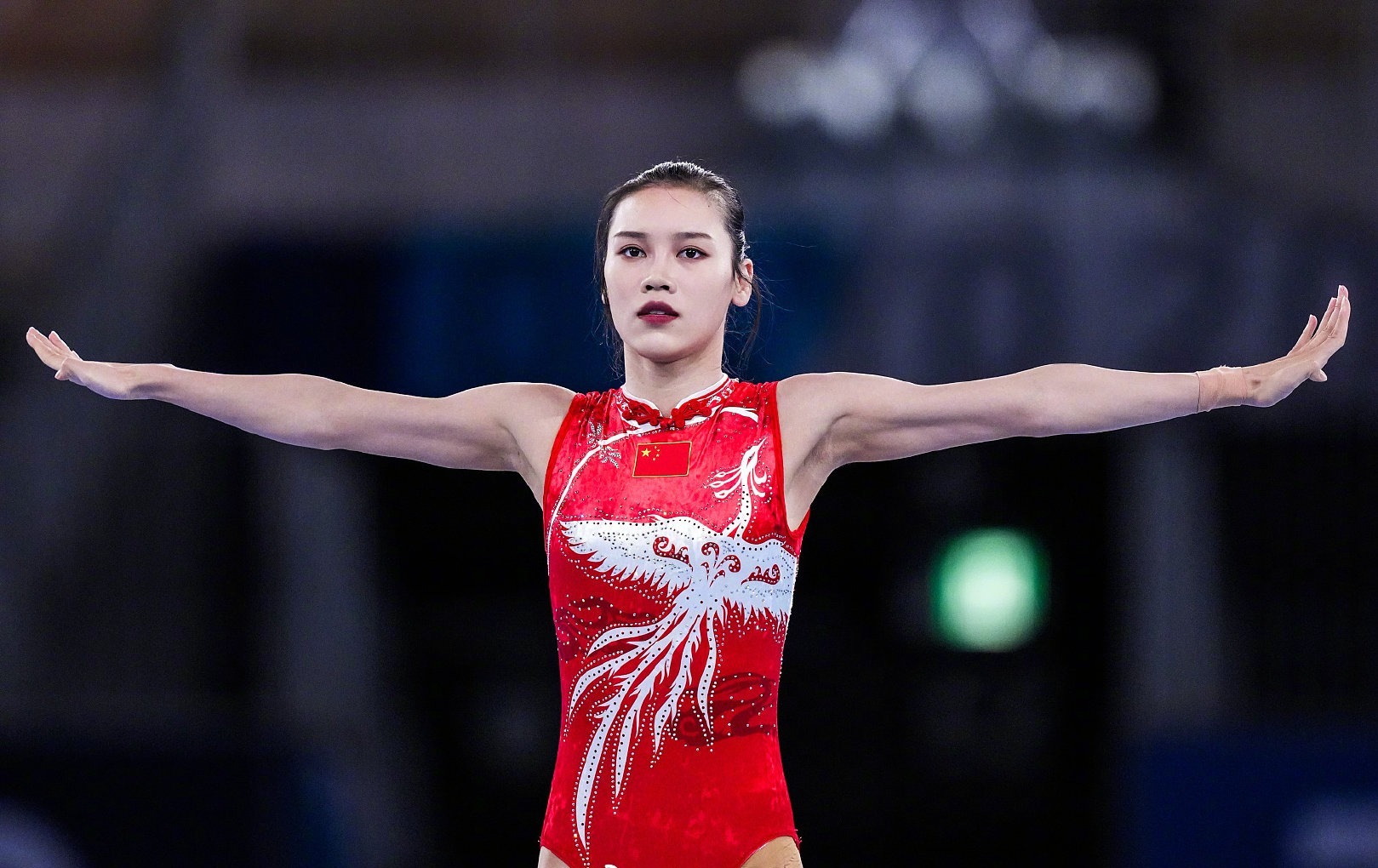 朱雪莹|朱雪莹刘灵玲霸气包揽金银牌，穿金凤旗袍闪耀全场，东方美惹瞩目