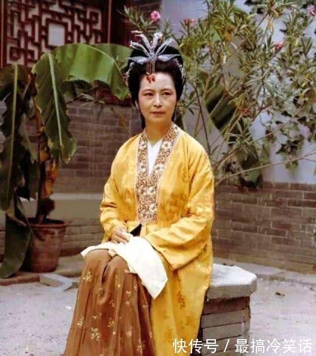 贾府!红楼梦中王夫人是如何把贾母架空的?