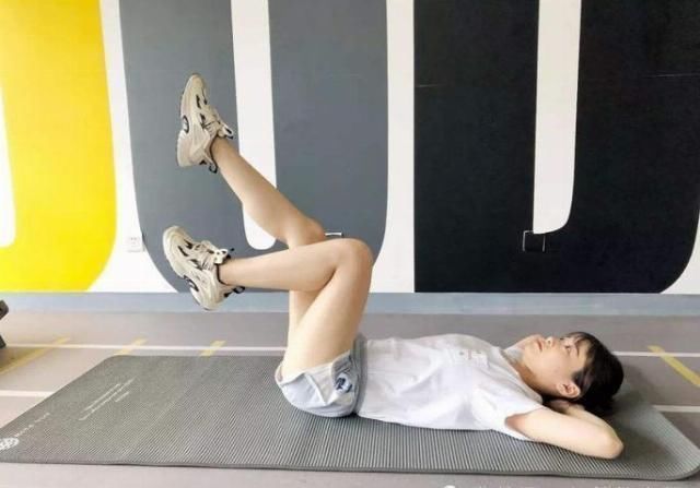 小技巧|“腿粗”的女生,掌握4个瘦腿小技巧,坚持两个月逆袭大长腿