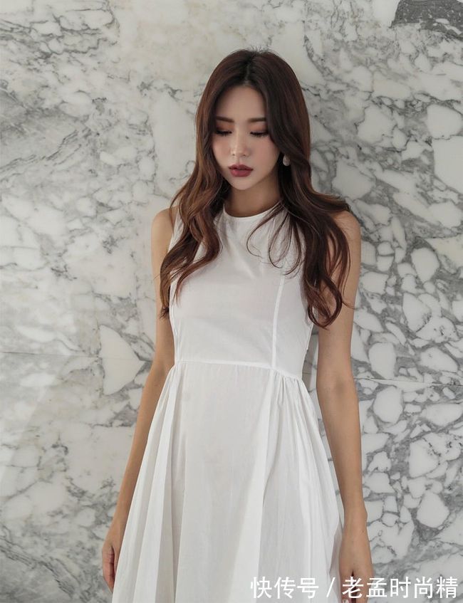 版型|白色连衣裙简单的设计,穿上后瞬间设计感十足,也十分减龄