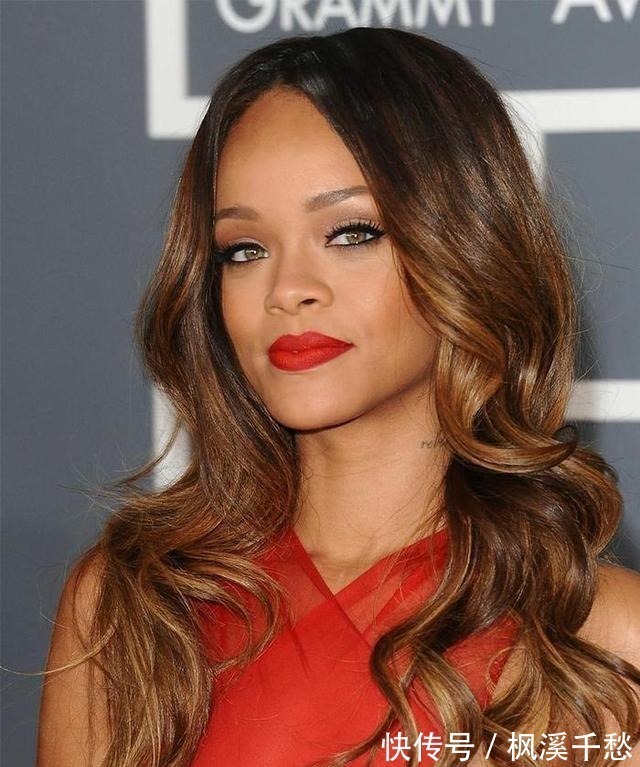 小姐姐 奔五女人快放弃“黑长直”吧!这4款发型更适合你,减龄还显气质!