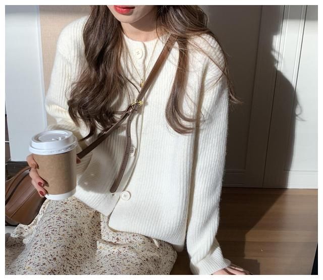 毛衣如何穿出韩系范？这3种搭配指南，教你把普通单品穿得时尚！