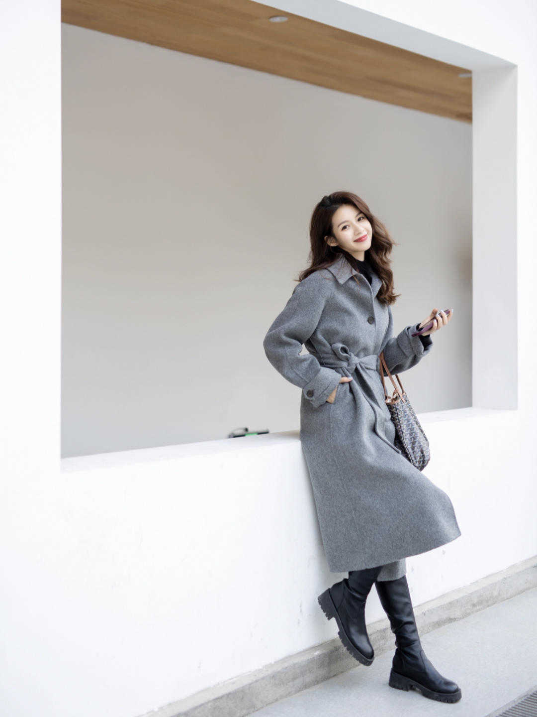 雾霾灰 今年冬天流行穿“雾霾灰”,温柔百搭又显气质,谁穿谁美