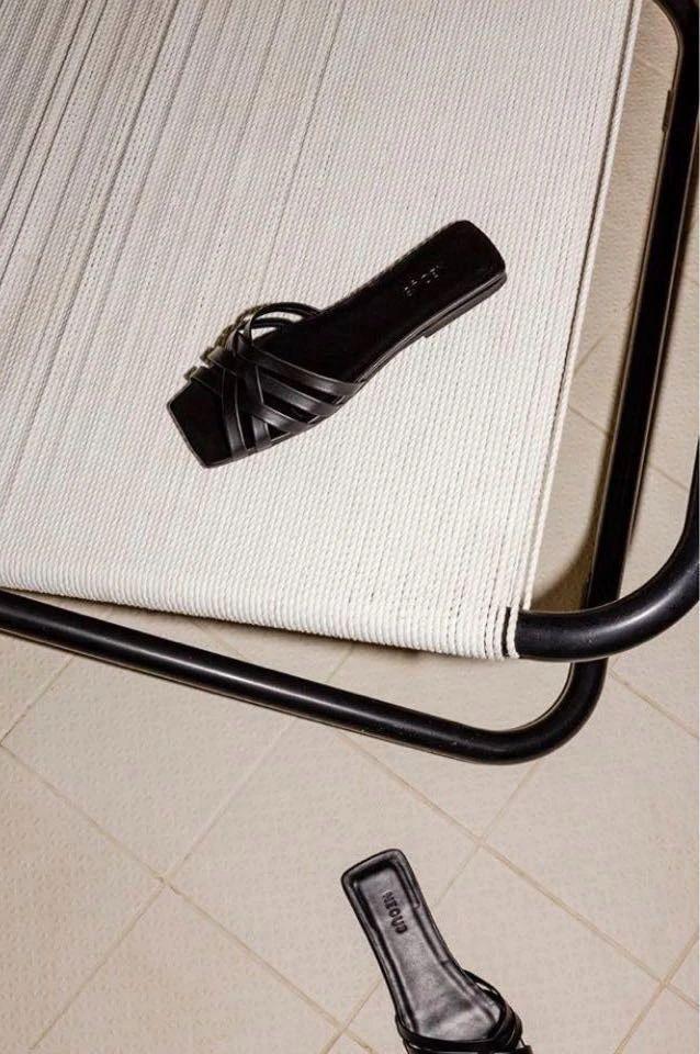 参考价格 翻了身的“土味凉鞋”,这次成了时髦精心中的C位