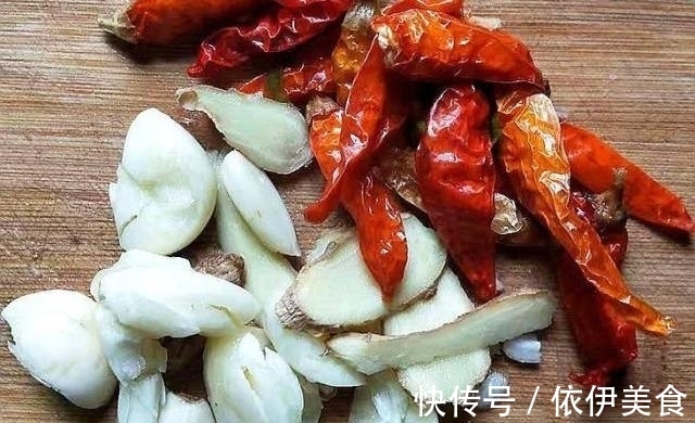 辣子鸡|它是天然“雌激素”，女人常吃，皮肤粉嫩显年轻，40岁还是少女脸