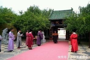 转身|皇上出一上联,考生答不出转身就走,皇上:别走,你就是这届状元