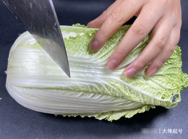 吃了20多年的白菜，原来一直都切错了，教你“新切法”出锅太香了