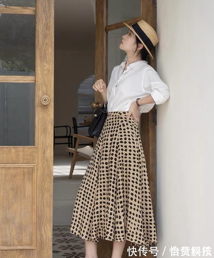 part 40岁女人多穿“纯色上衣”,记住这3个搭配思路,气质远胜同龄人