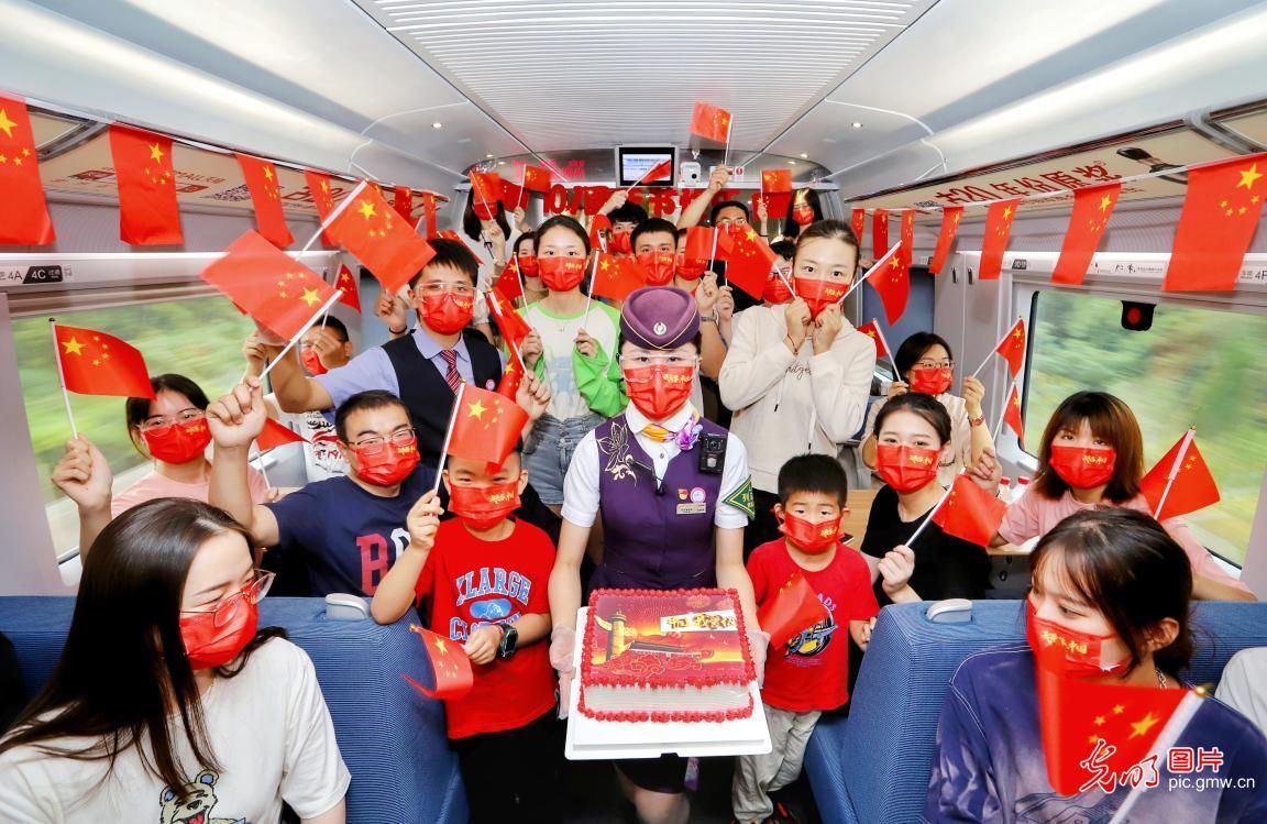 川南幼儿师范高等专科学校#【光明图刊】多彩形式迎国庆佳节