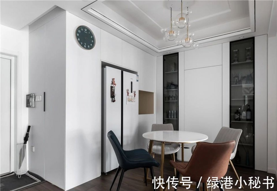 展示柜|装修案例欣赏:如何做到家中运用冷色调,却不冷清?