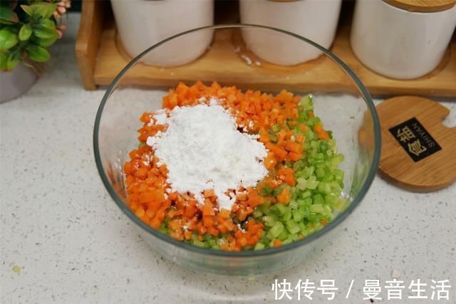 胡萝卜丁|天热，用这2样菜一起蒸，当成主食吃，低卡营养，管理体重轻松了