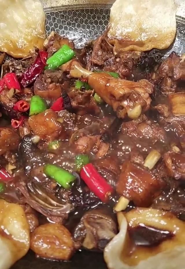 鸡肉|缅怀柴火烹制年代,忍不住回想童年时光,一道家常柴火鸡送给大家