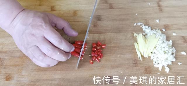 小哥|大厨教你“凉拌黄瓜”秘诀，清脆爽口，酱香入味，两分钟做一盘