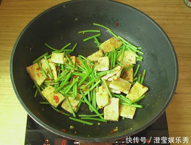 小叶茼蒿|失眠最怕这菜,睡不着觉的人要多吃,帮助睡眠,一觉睡到自然醒