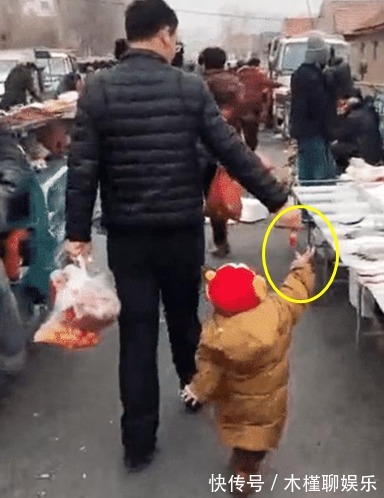 山体滑坡|“最懒奶爸”为了不抱女儿,想的办法绝了,网友父爱如山体滑坡