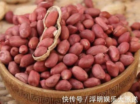 色氨酸|晚上睡觉前坚持吃点花生，半个月下来，你会发现几个大好处