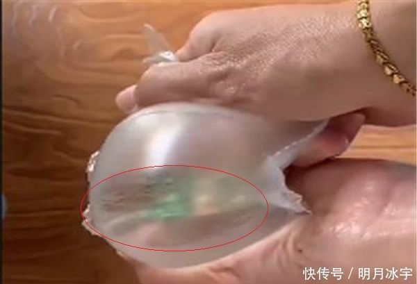 拉伸|两闺蜜同时怀孕,掀开衣服看到肚子时,对比太扎心了