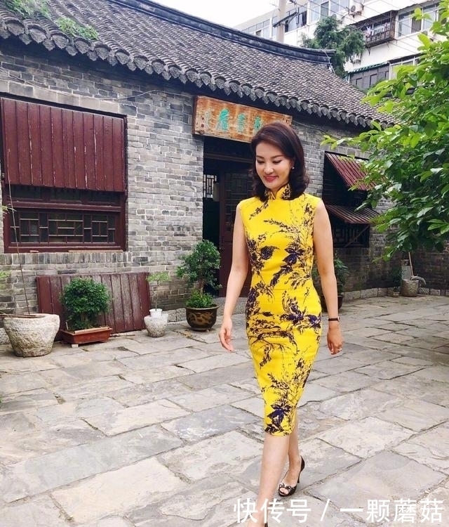 央视主持刘芳菲采访太惊艳，穿旧旗袍尽显东方韵味，女生看了都酸