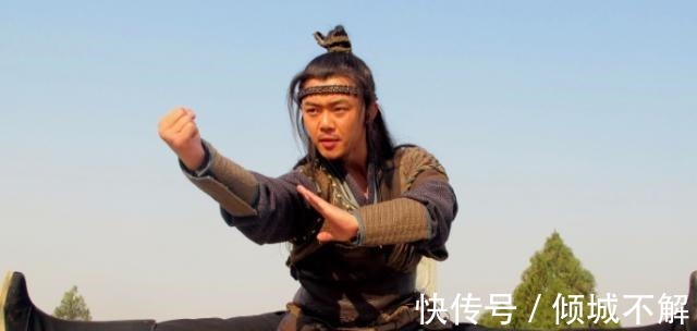 段景#此好汉登场即害死晁盖,虽入选108将,后却被梁山的兄弟密谋害死