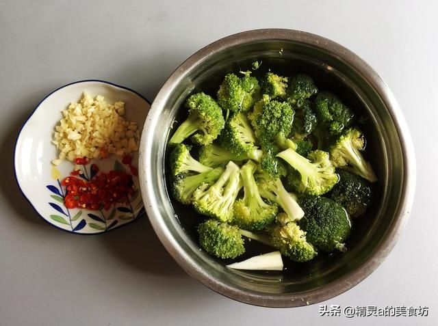 好吃|“蔬菜皇后”非它莫属，5元钱一斤，一焯一拌超美味，好吃又营养