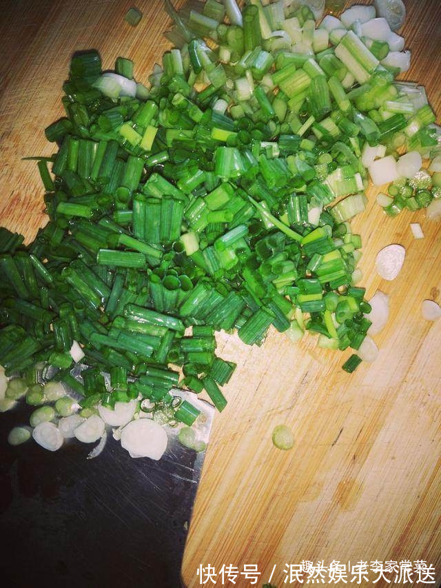 妈从老家来照顾怀孕的老婆,看到早餐拉上老婆出去咯