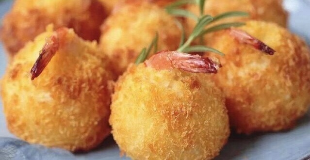 4个土豆,1个鸡蛋,做外脆里嫩的土豆球,有肉有素,香过土豆饼