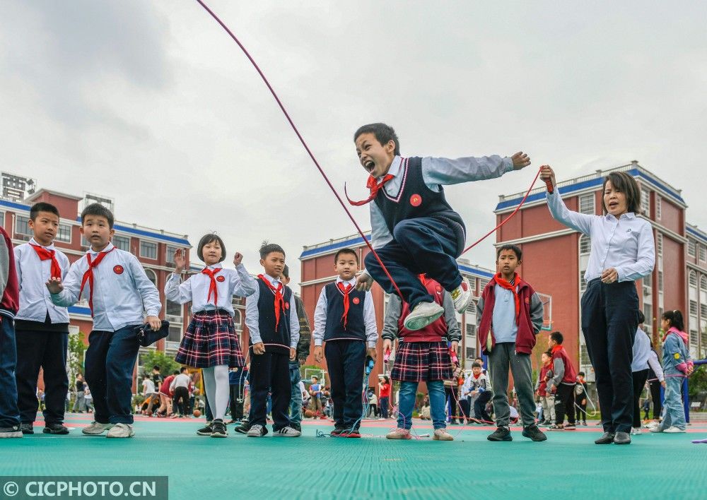 多彩校园活动 助学生健康成长