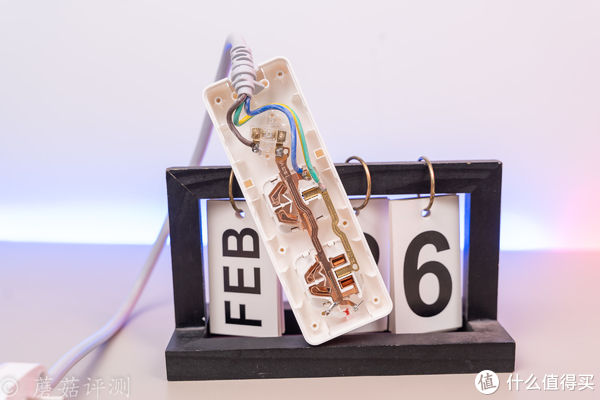 蘑菇|蘑菇玩家居 篇十六：想装空调却没预留插座？公牛10A转16A定制延长插座可解