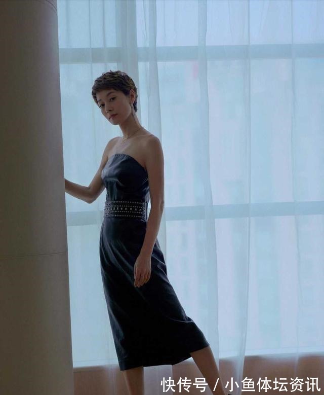 短发|马伊琍又美了!只因换了新短发造型,穿针织背心配半身裙更减龄!