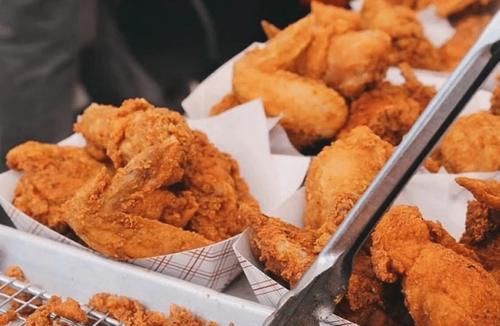 餐桌|91岁退休院士呼吁停止食用，比鸡精还伤骨骼，家长尽早撤下餐桌