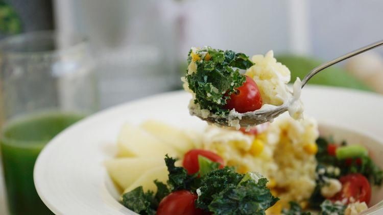 减肥也不是只能吃菜，试试这款沙拉，搭配均衡还饱腹