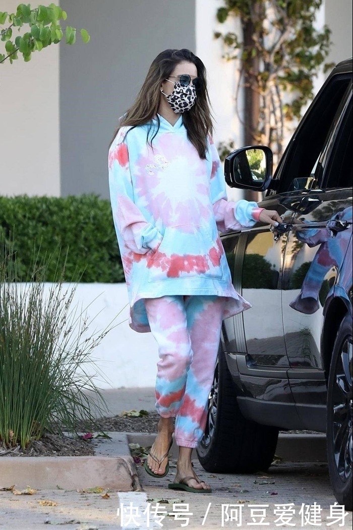 冷热变幻的早秋时节,让这些扎染单品给你带来惊喜,穿出高级感