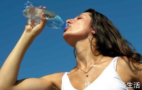 疾病|吃饭时,经常满头大汗,可能和排毒无关!或是这几种疾病引起的