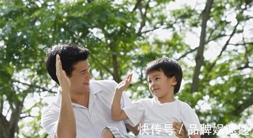 妈妈带9岁儿子参加同学聚会，回家后想看合照，发现已被踢出群聊