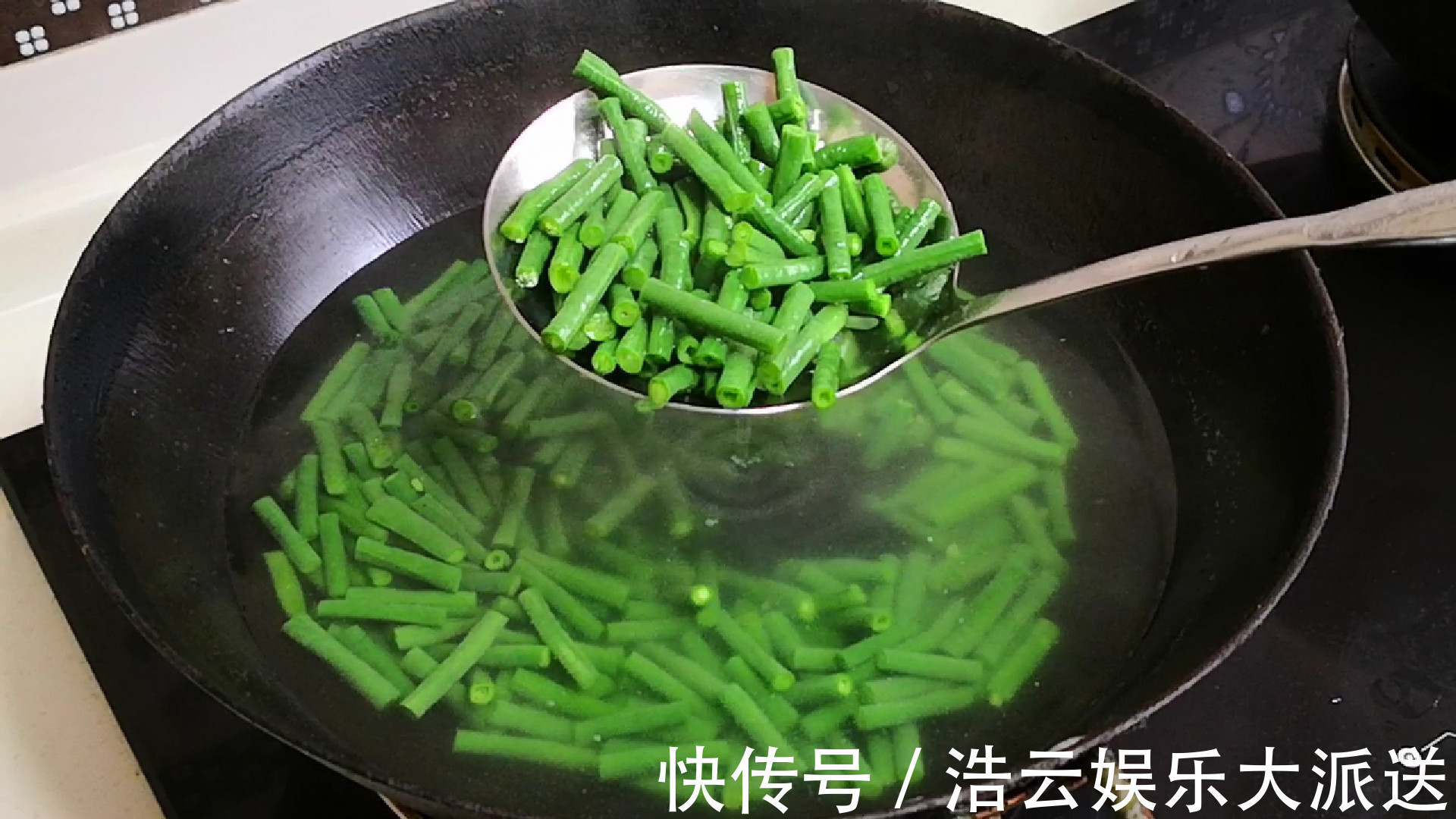 此4种食材必须要焯水,切记不要直接下锅,为家人考虑,别偷懒