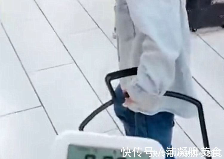 孩子|孩子考高分妈妈奖励购物30秒,而孩子的表现出人意料