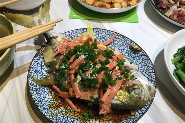 闺蜜带孩子来家里串门,我下厨做一桌菜招待,孩子吵着明天再来