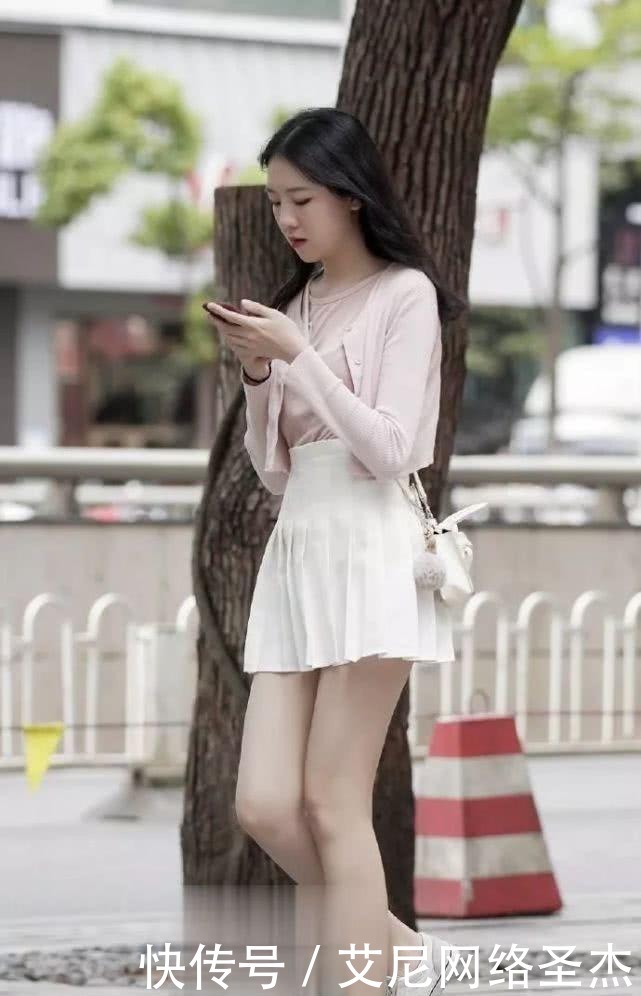 看小姐姐如何驾驭粉嫩的穿搭!真是少女心十足啊