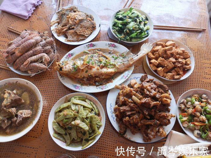 小叔子第一次带女友回家过年,嫂子做一桌好菜来招待,看看丰盛吗