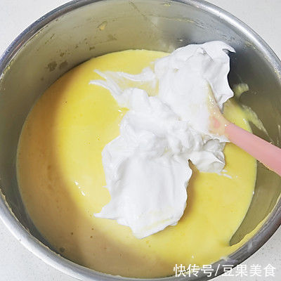 #健康甜蜜烘焙料理#「网红抖臀蛋糕」弹性十足 好吃到爆