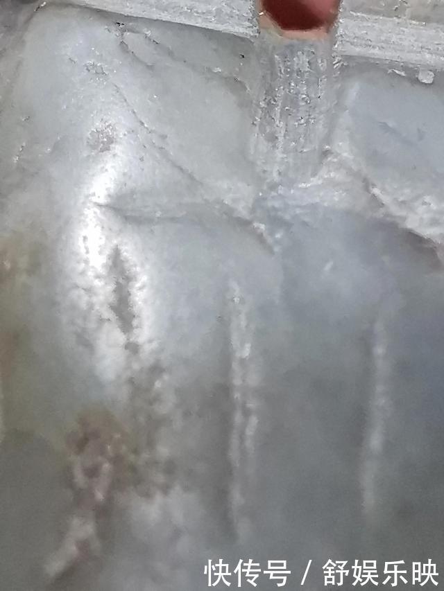 白玉黑沁双孔棱形坠子一般老化特征和老光特征,跟仿品比较