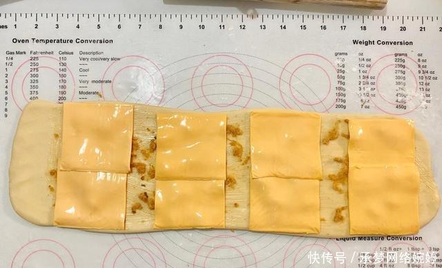 有芝士有肉肉的好吃快手咸面包,制作简单、营养丰富,早餐好选择