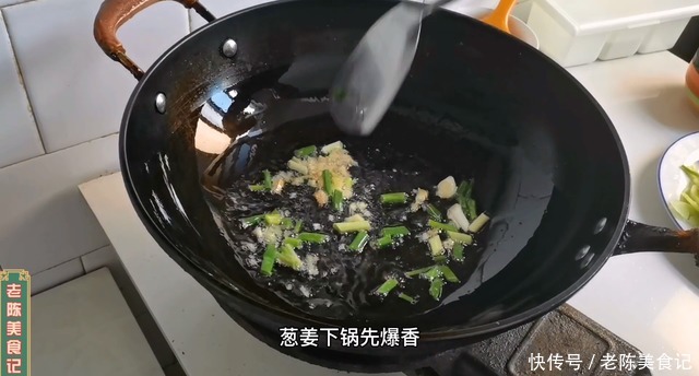 蚌埠农家人自己种的番茄真好吃,这做法酸辣味十足,下饭真过瘾