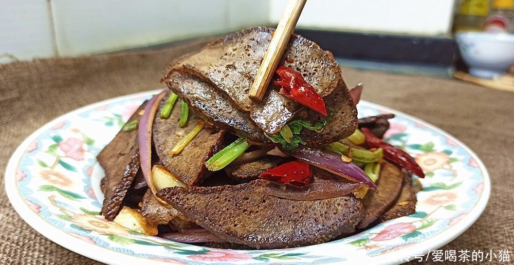 猪肝别只会炒着吃,小猫教教你这么做,外酥里嫩,下酒下饭都不错