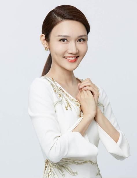 十年磨一剑,央视新生代主持人龙洋,凭什么接替董卿?