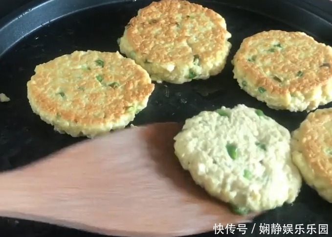 早上|豆腐又出新吃法,做法简单,外酥里嫩,早上花几分钟做一大盘