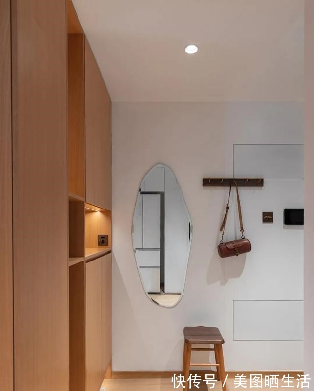 洗衣机|68平的精致两居室，独居小妹妹真懂生活，双面柜的设计非常巧妙！