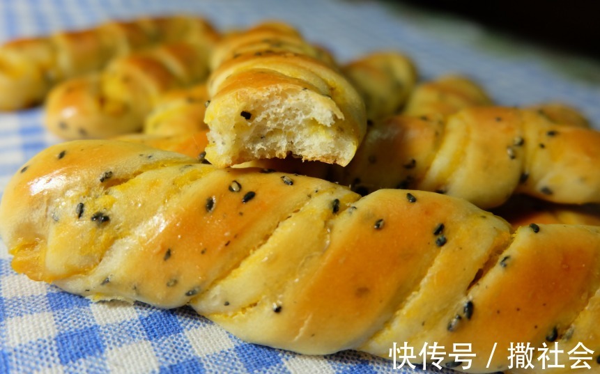 2个鸡蛋,一块南瓜,不用面粉,做家人爱吃的丸子,好吃不上火