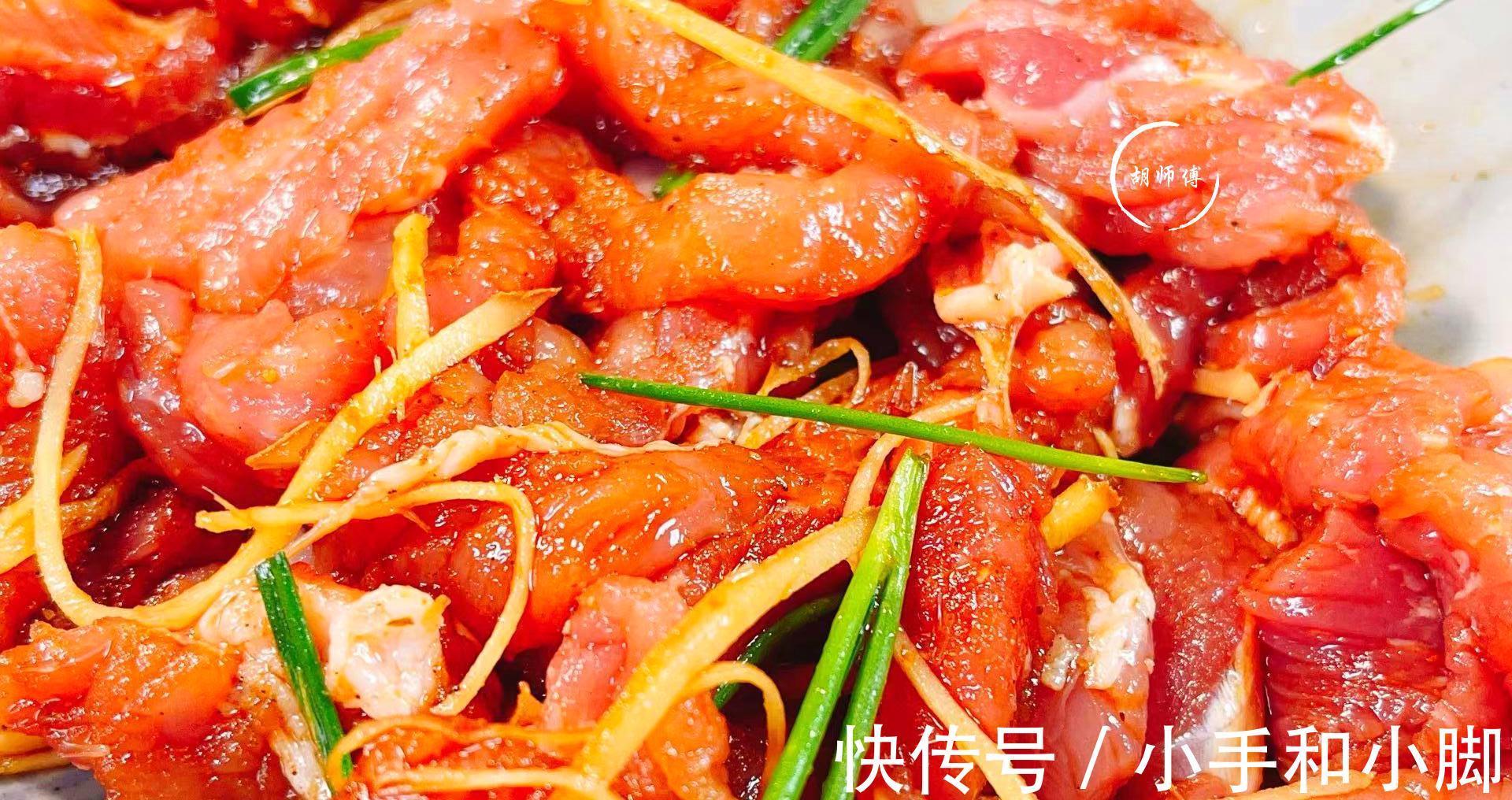 炸酥肉时，万不可放面粉！教您一招，酥肉又香又脆，7天也不回软